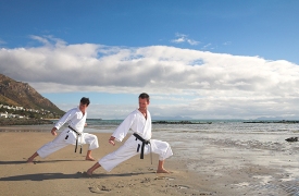 imagen kungfu en la playa